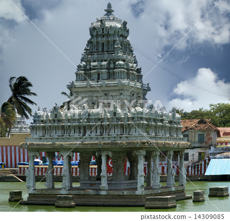 Suchindram temple dedicated to the gods Shiva, Vishnu and Brahma, protected by UNESCO.  14309085