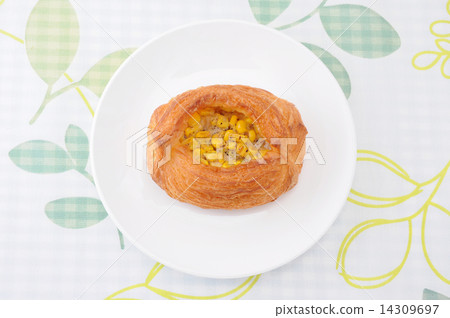 Corn bread pan dish placed on a plate 14309697