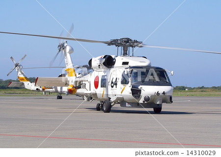 The Maritime Self-Defense Force's SH-60J anti-submarine helicopter that is also active in disaster rescue and emergency transport, which is going to fly at Tateyama base air festival 14310029
