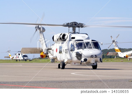 The Maritime Self Defense Force's SH - 60J anti - submarine helicopter, which is also active in disaster relief and emergency transport, for commemorative flight at the Tateyama Air Base Access Memorial Festival 14310035
