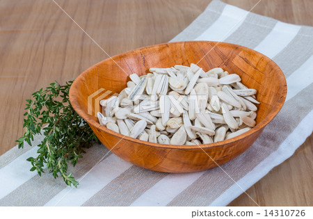 White sunflower seeds 14310726