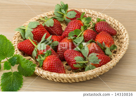 Fresh strawberry Fresh strawberry 14310816