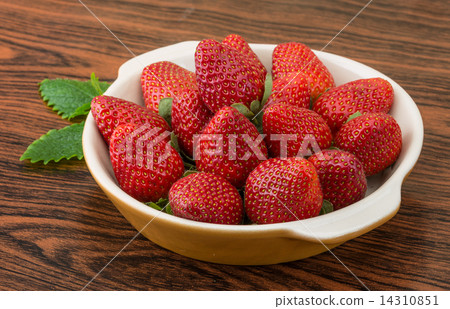 Fresh strawberry Fresh strawberry 14310851
