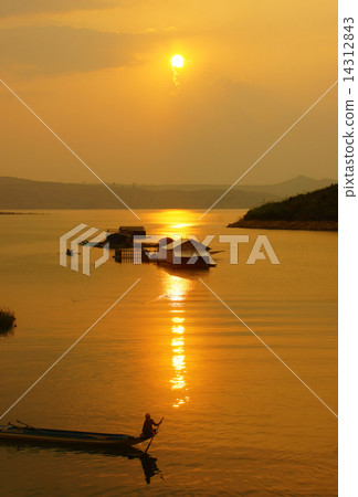 Vietnamese rural, lake  at sunset 14312843