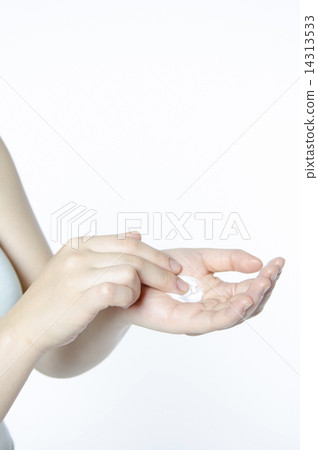 Female hand hand cosmetic care cream moisturizing beauty vertical Female hand hand cosmetic care cream moisturizing beauty vertical 14313533