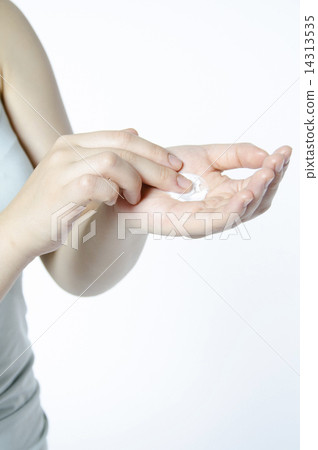 Female hand hand cosmetic care cream moisturizing beauty vertical 14313535