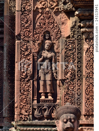 Banteay Srei的Devatar雕像 14313941