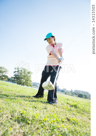 Women playing golf Women playing golf 14315505