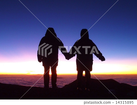 Mauna Kea's sea of clouds 14315895