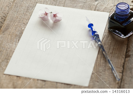 Cherry blossoms and stationery 14316013