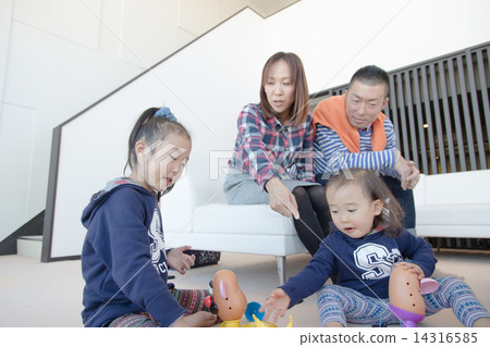 Family Family 4 people Play along 14316585