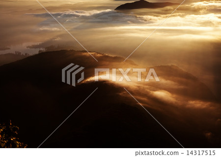 Amazing sunrise seen from Sri Pada 14317515