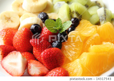Cut fruit 14317543