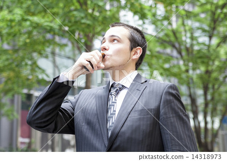 Foreign businessman drinking energy drink Foreign businessman drinking energy drink 14318973
