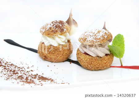 profiteroles with vanilla ice cream decorated with chocolate mint profiteroles with vanilla ice cream decorated with chocolate mint 14320637