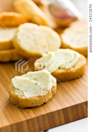 bruschetta with herb butter 14321670