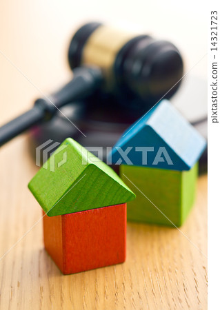 wooden house and judge gavel 14321723