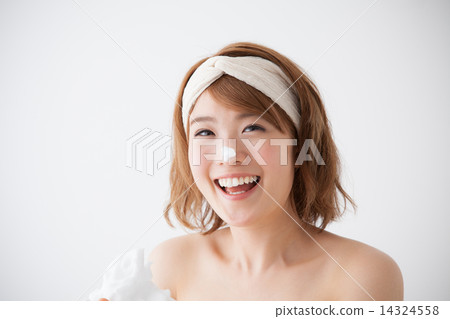 person, smiling, female 14324558