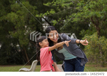 Mother and doughter 14325472