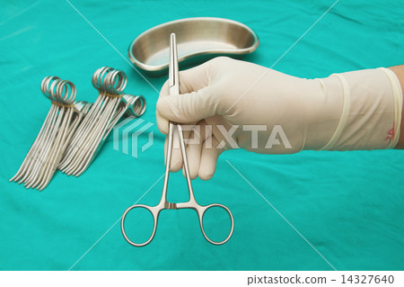 Doctor 's hand grap The artery forceps & clamps,Surgical Instrum Doctor 's hand grap The artery forceps & clamps,Surgical Instrum 14327640