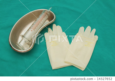 Glass syringe in sterile basin and latex glove for tube feedin Glass syringe in sterile basin and latex glove for tube feedin 14327652