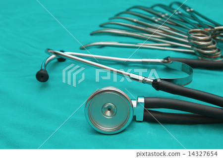 Stethoscope and surgery instrument set 14327654