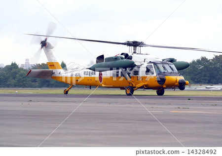 空中自衛隊救援隊的UH-60J救援直升機,也是在立川防災航空節的導航路線上運行的災害調度活動 空中自衛隊救援隊的UH-60J救援直升機,也是在立川防災航空節的導航路線上運行的災害調度活動 14328492