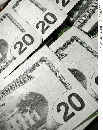 20 dollars 14330261