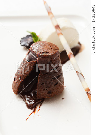 chocolate cake chocolate cake 14330643
