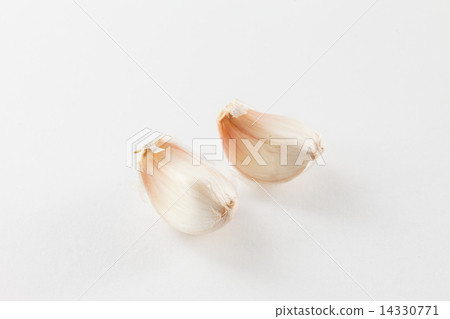 garlic on the white garlic on the white 14330771