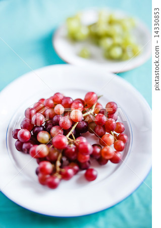 fresh grapes fresh grapes 14330853