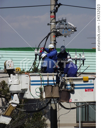 Attach The Transformer To The Utility Pole Stock Photo 14332023 Pixta