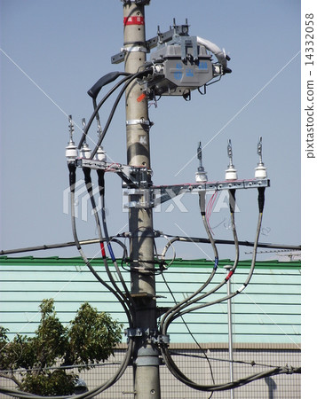 I installed a transformer in the utility pole I installed a transformer in the utility pole 14332058