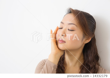 Female face care for 30's 14332179