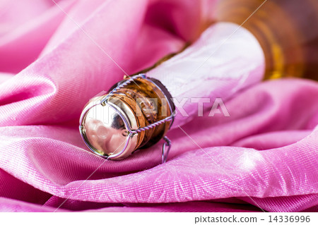 sparkling champagne sparkling champagne 14336996