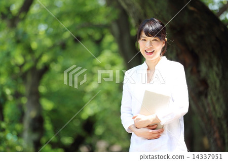 閱讀·中年婦女 閱讀·中年婦女 14337951