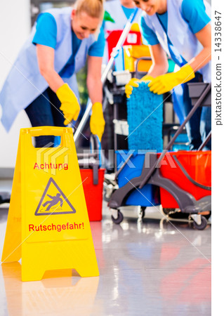 Warning sign on floor in cleaning operation Warning sign on floor in cleaning operation 14338647