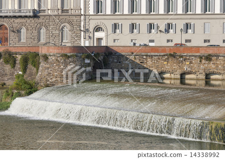 Arno roll river in Florence Arno roll river in Florence 14338992