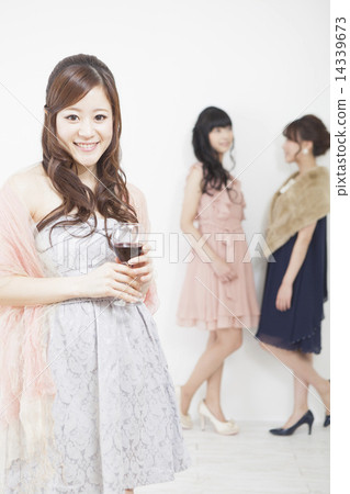 A woman with wine 14339673