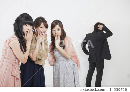 A girl who makes a gossip 14339726