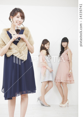 一個女人用酒 14339741