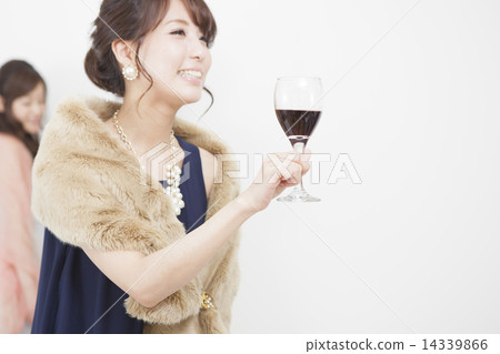 A woman with wine 14339866