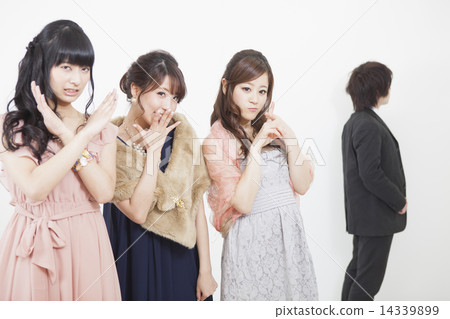 給十字架的婦女 14339899