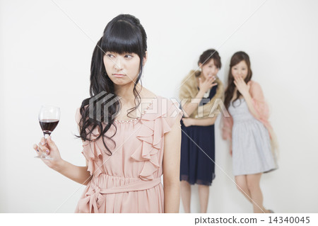 一個女人用酒 一個女人用酒 14340045