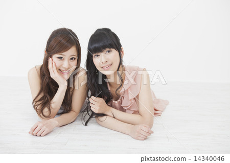 A lady falling asleep 14340046