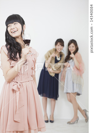 A woman with wine 14340084