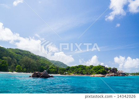 Seascape Sunny day. Blue sky and blue water. 14342026