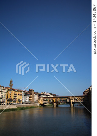 The clear sky and Ponte Vecchio 14345867