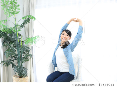 Relaxing woman 14345943