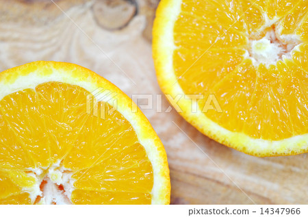 Two orange halves close up 14347966